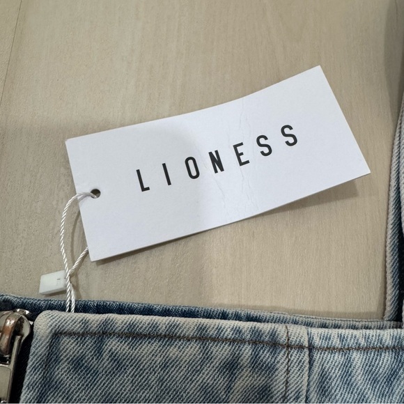 NWT Lioness Papa Don't Preach Denim Zip Crop Top Tank Women's Medium Light Wash - Picture 7 of 15